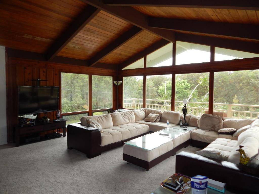 Fern Forest Getaway - vaulted living room with rainforest views